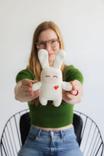 Lade das Bild in den Galerie-Viewer, Bundle: Buch und Stofftier Miepie & der Schnuff